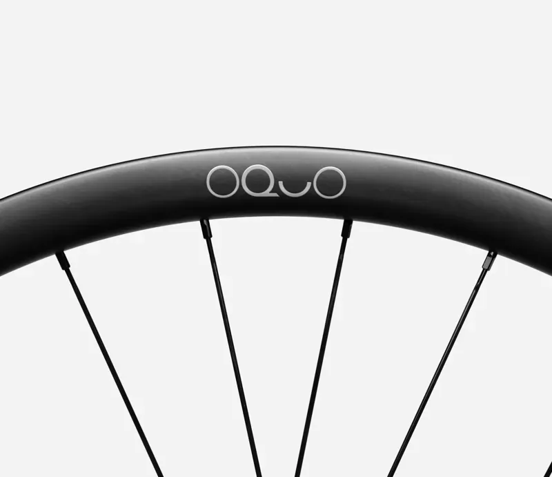 Oquo RC25Team Shimano Hg Wheel Set In Infinity Green Carbon View Gloss-3