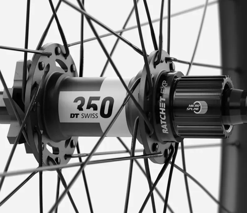 Oquo MC32LTD Shimano Ms Rear Wheel In Metallic Navy Blue Matt-4