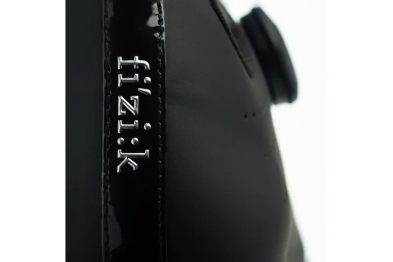 Fizik R5 Tempo Overcurve Road Shoe in Black-4