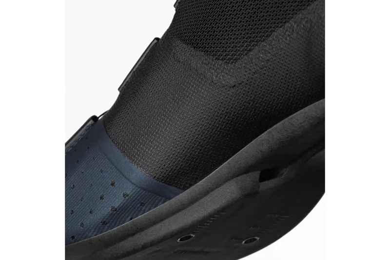 Fizik R5 Tempo Overcurve Road Shoe in Black-3