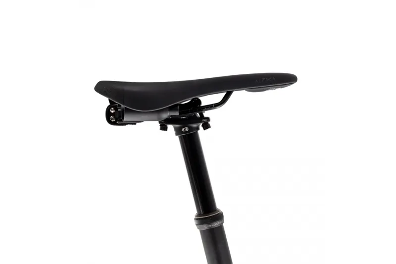 Fizik Terra Alpaca x5 145mm Saddle and Kit in Black-3