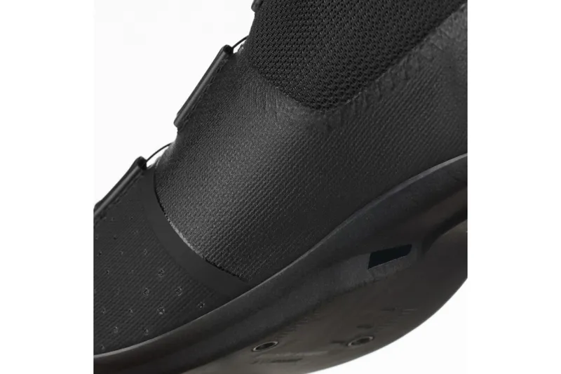 R4 Tempo Overcurve Wide Shoes Black/Black-3