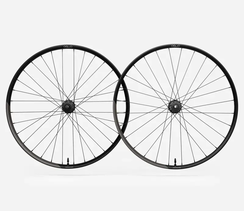 Oquo MC32Team Shimano Ms Wheel Set In Glitter Grey Matt