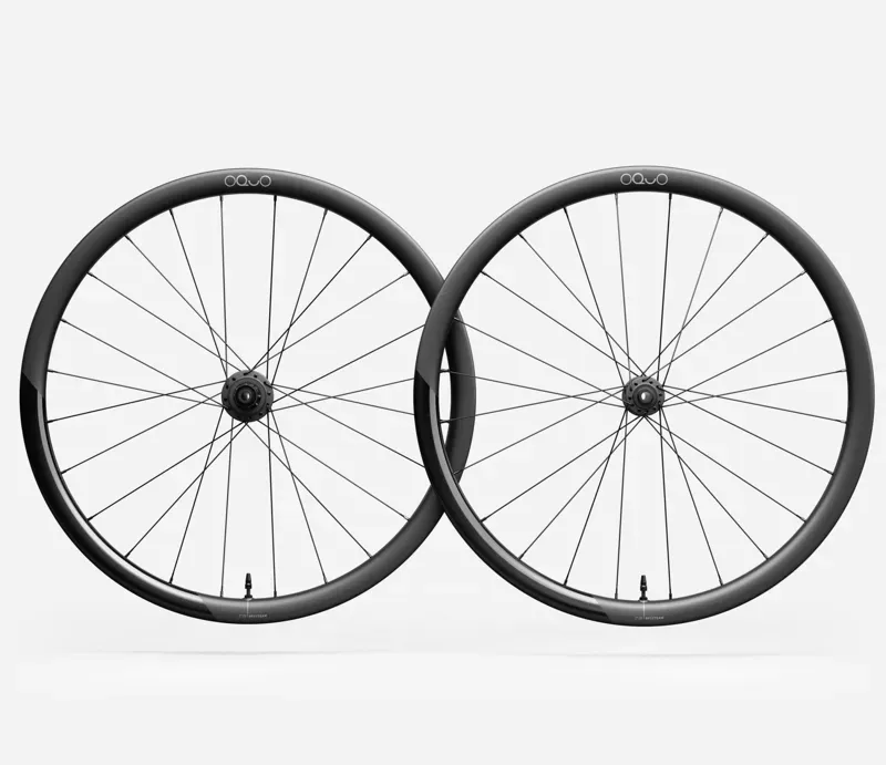 Oquo RP35Team Shimano Hg Wheel Set In Carbon Raw Gloss